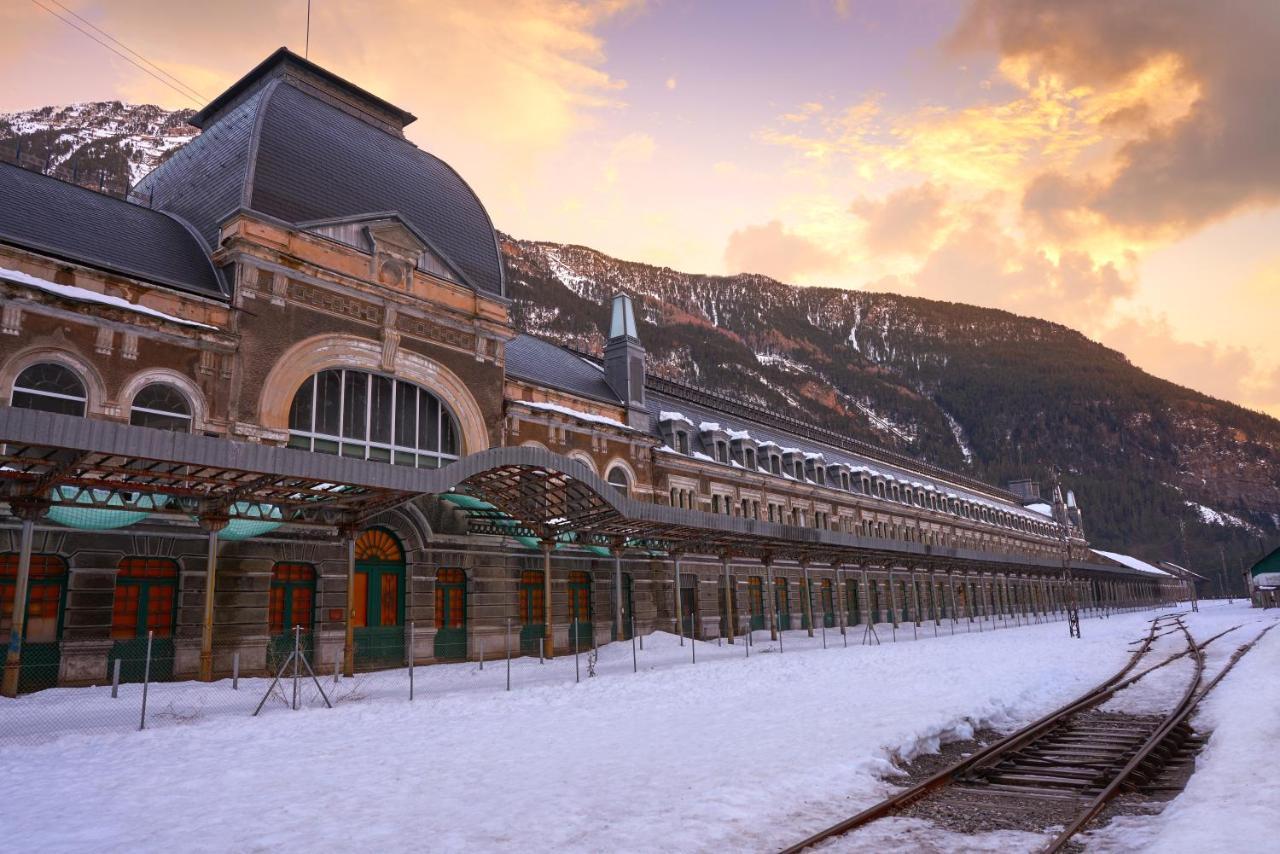 Apartamento Pinsapo Canfranc-Estacion Exterior photo